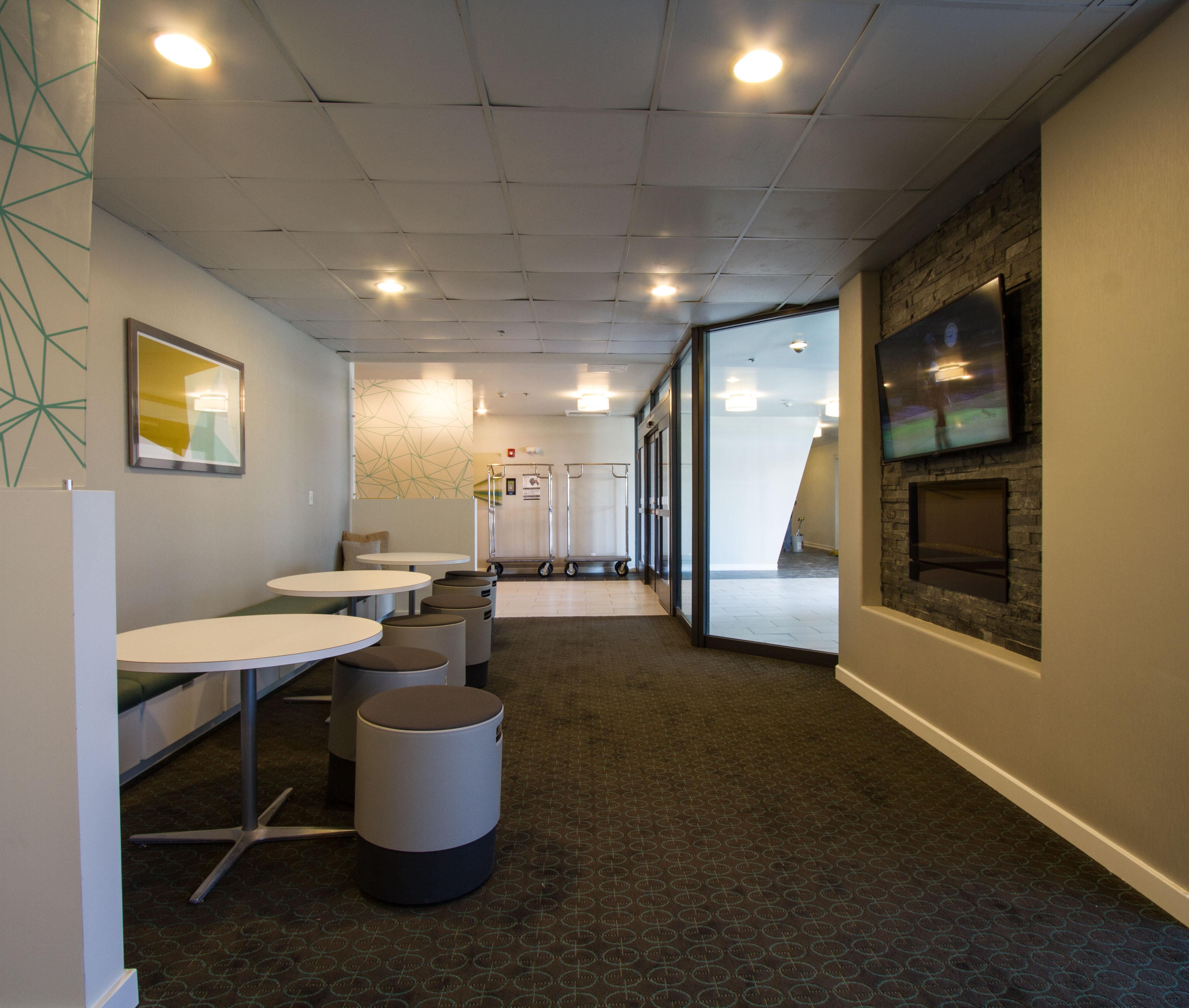 Holiday Inn Victorville By Ihg Bagian luar foto