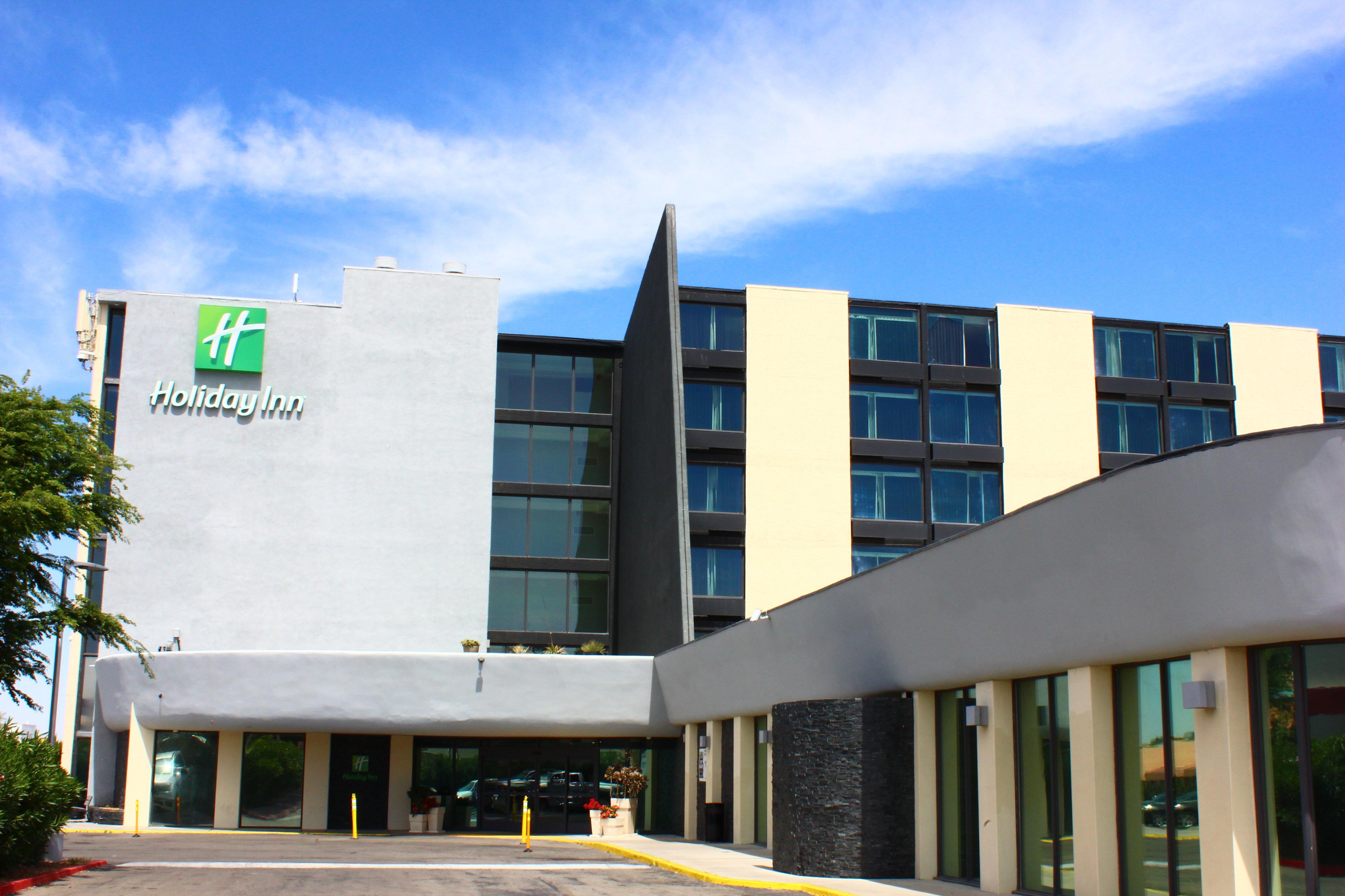 Holiday Inn Victorville By Ihg Bagian luar foto