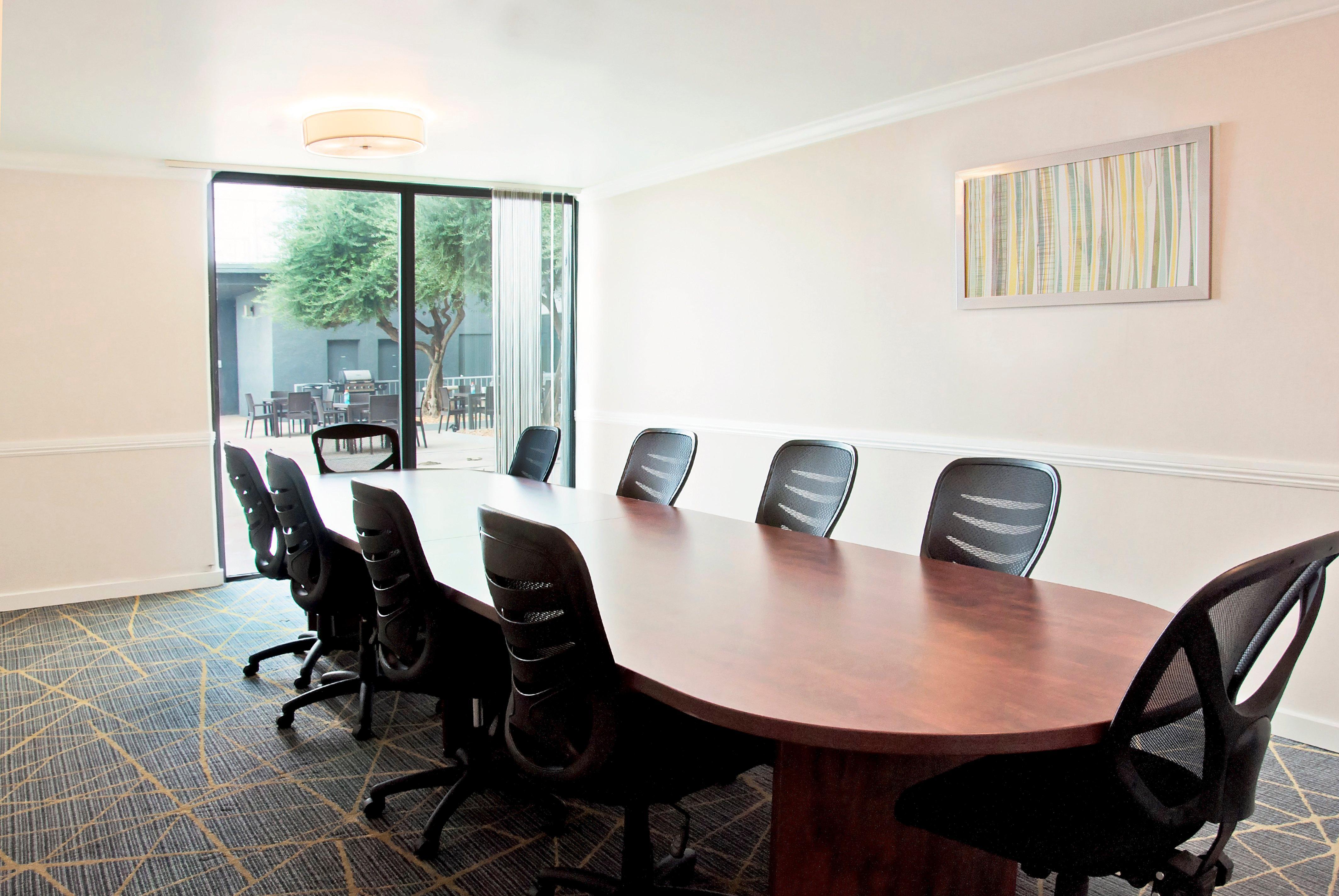 Holiday Inn Victorville By Ihg Bagian luar foto