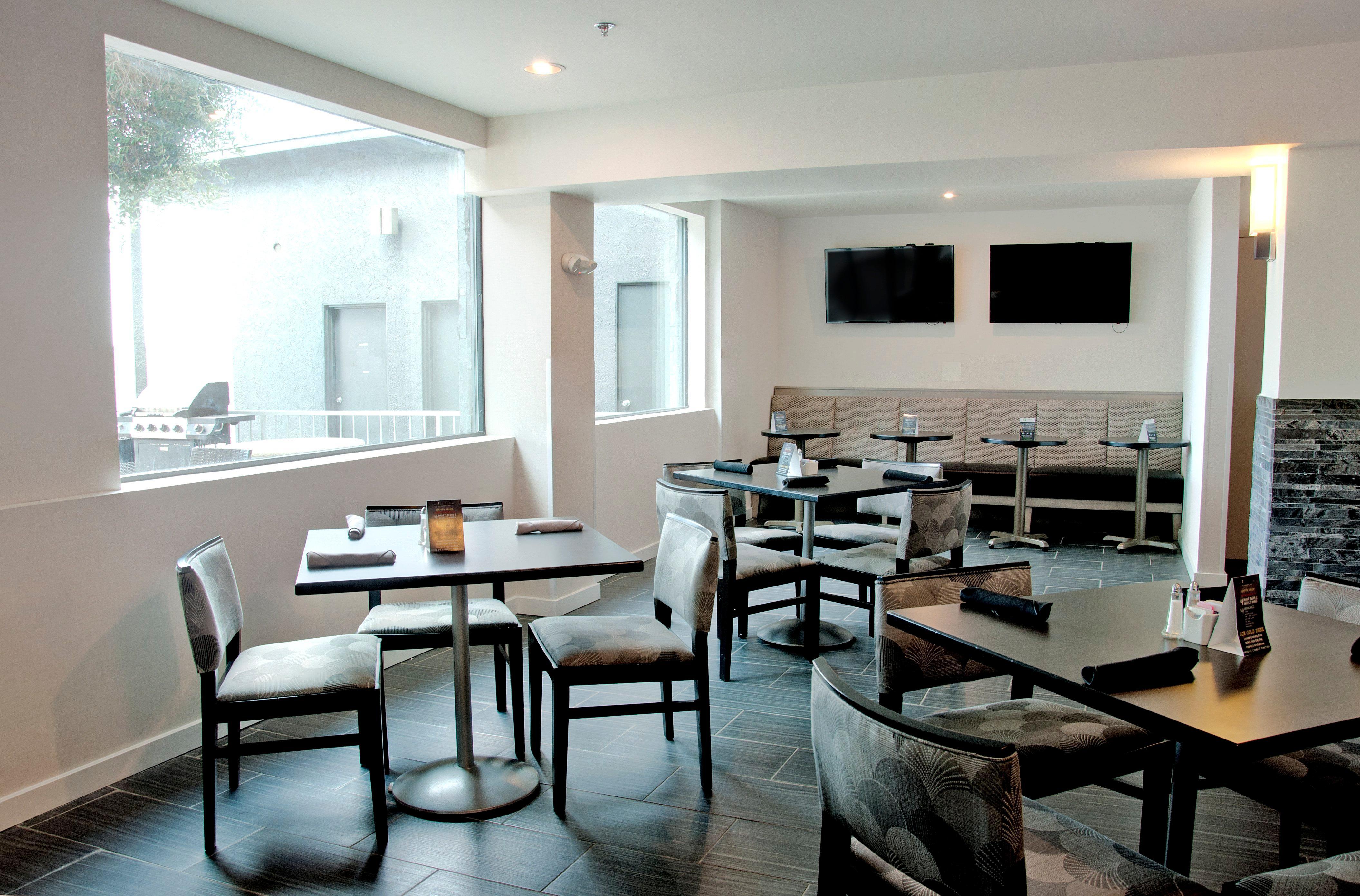 Holiday Inn Victorville By Ihg Bagian luar foto
